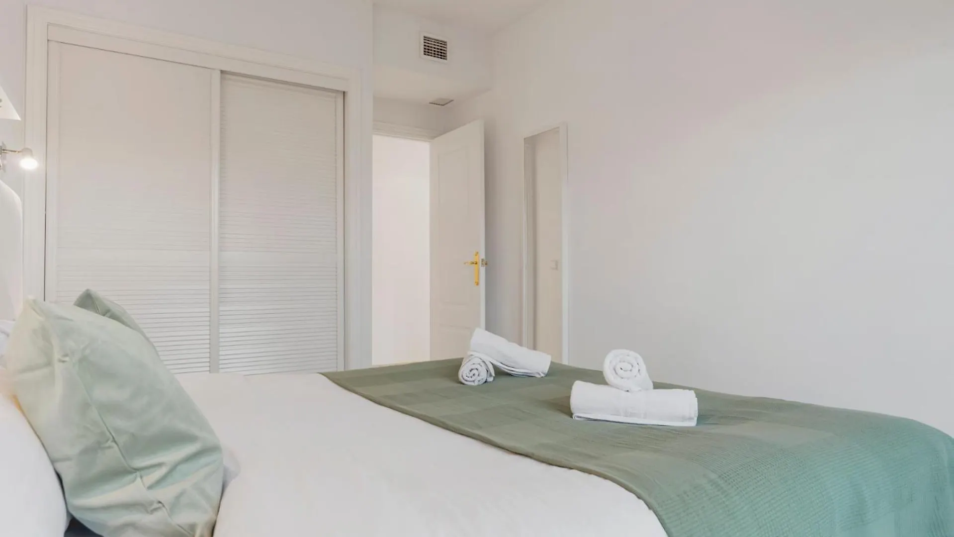 Los Arqueros Sunny Balcony With Pool By Costarentals - Ref M52 Benahavis Apartment