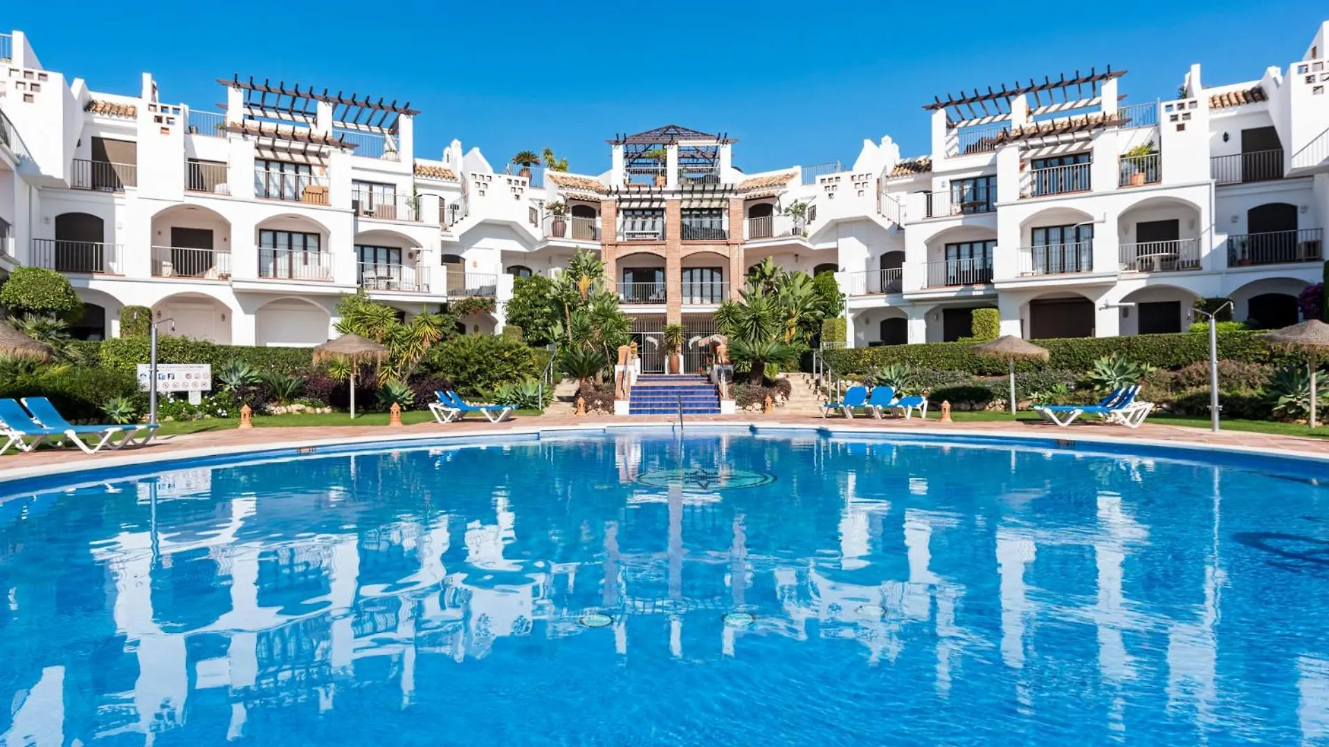 Los Arqueros Sunny Balcony With Pool By Costarentals - Ref M52 Benahavis