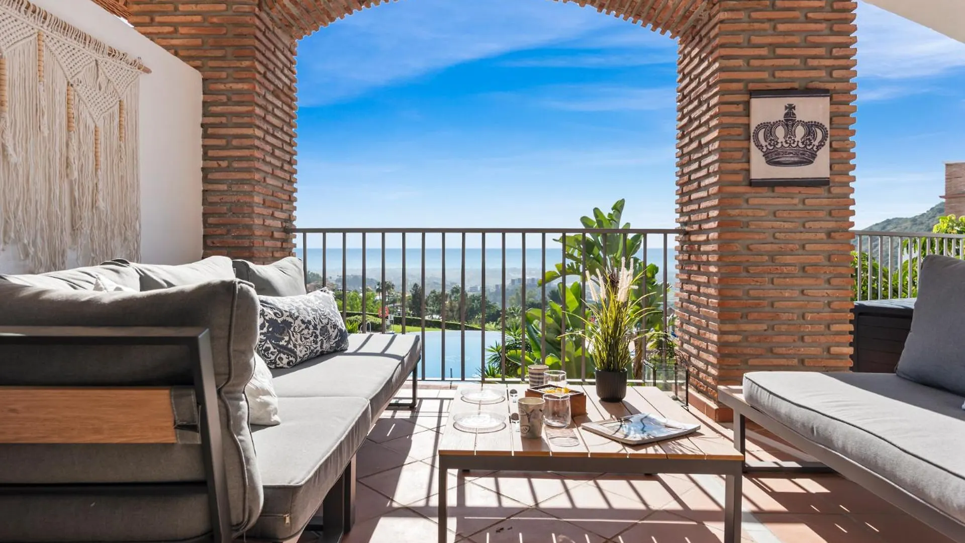 Los Arqueros Sunny Balcony With Pool By Costarentals - Ref M52 Benahavis Apartment