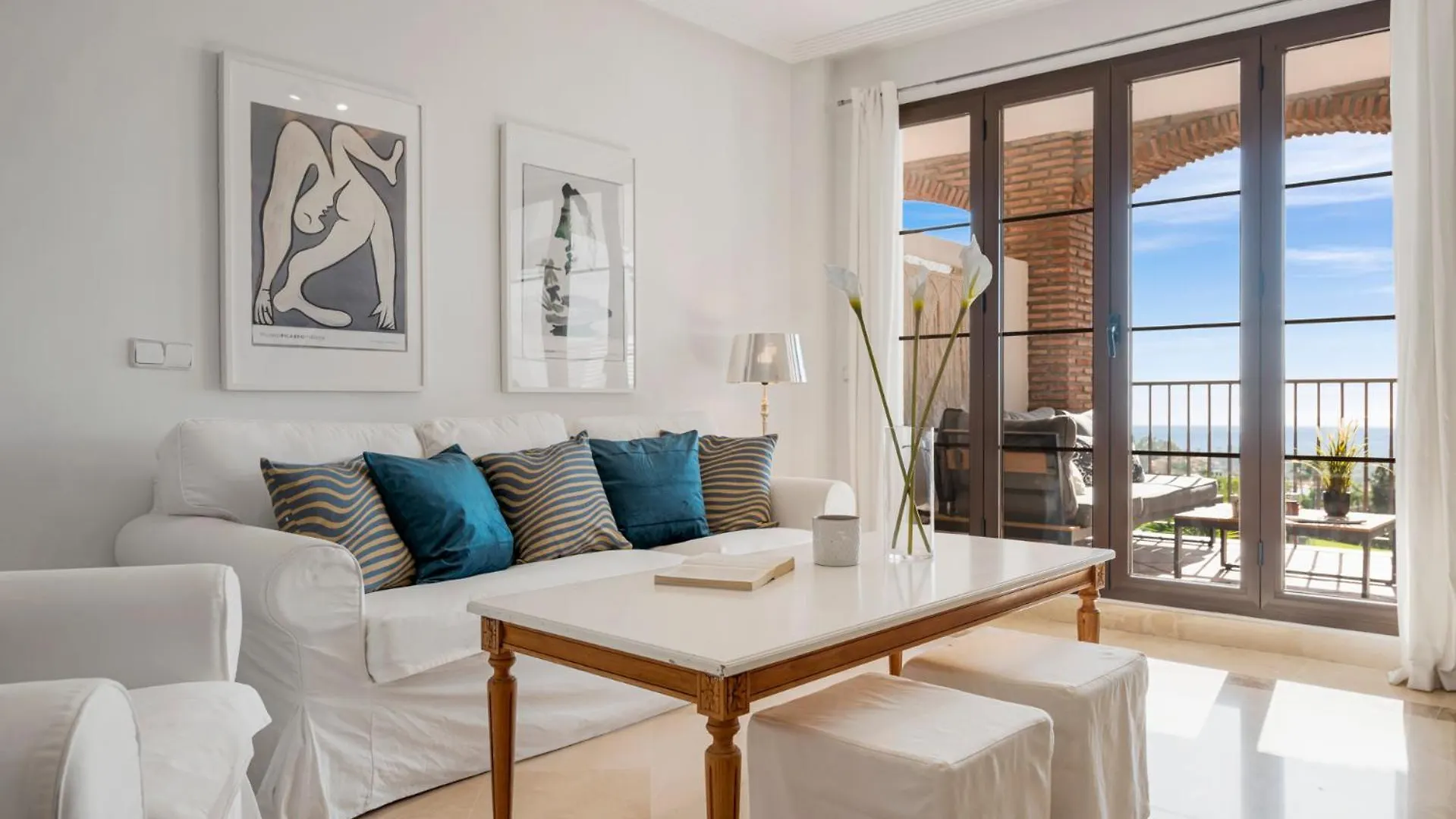 Los Arqueros Sunny Balcony With Pool By Costarentals - Ref M52 Benahavis Apartment